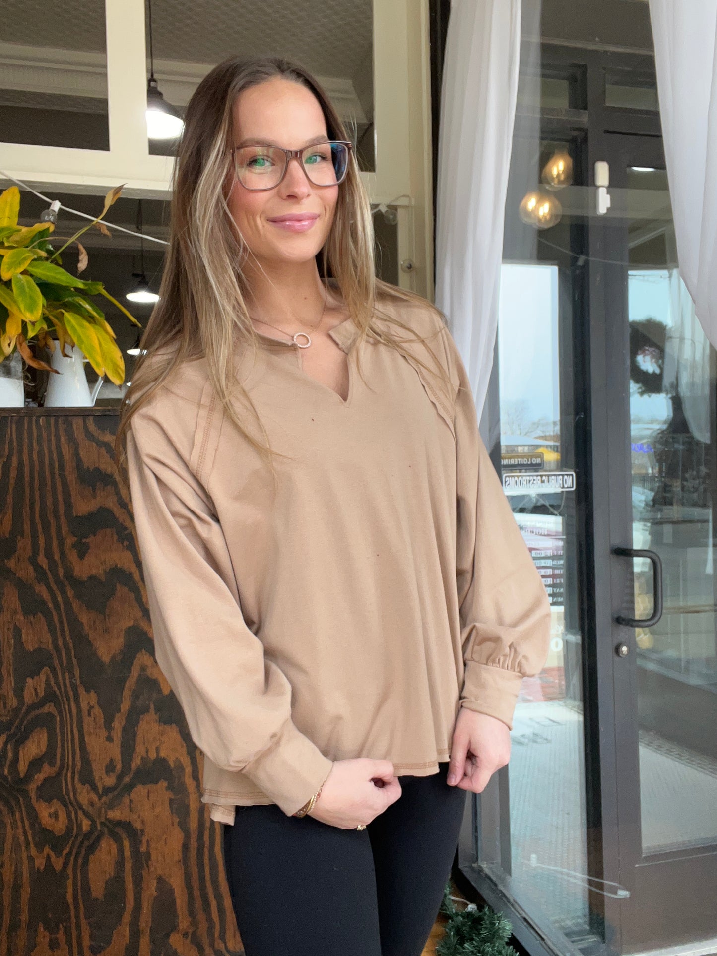 Relaxed exposed seam top